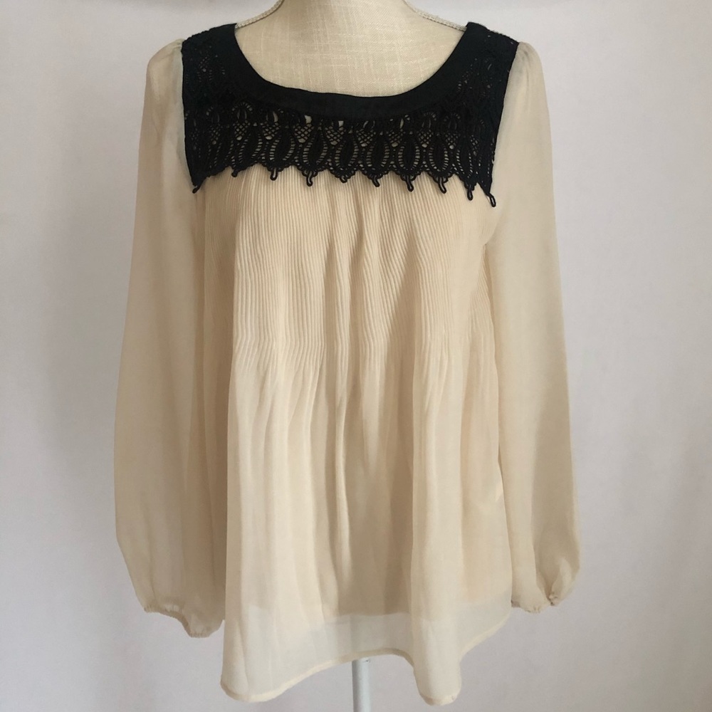 H&M Beige Top W/ Black Lace Collar Around Neckline